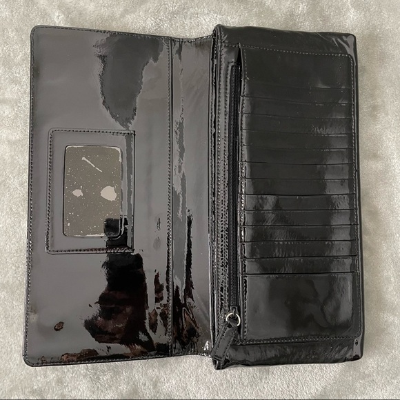 Tarnish Patent Black Wallet Clutch 13 Card Zipper Trim Detail - Picture 6 of 11
